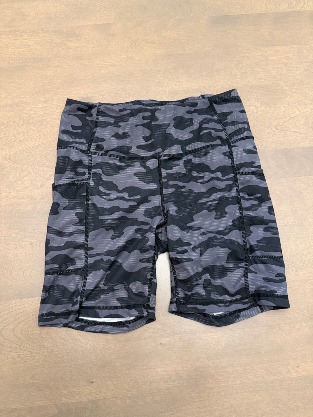 Reebok Gray Black Camo Workout Athletic Shorts Size Medium